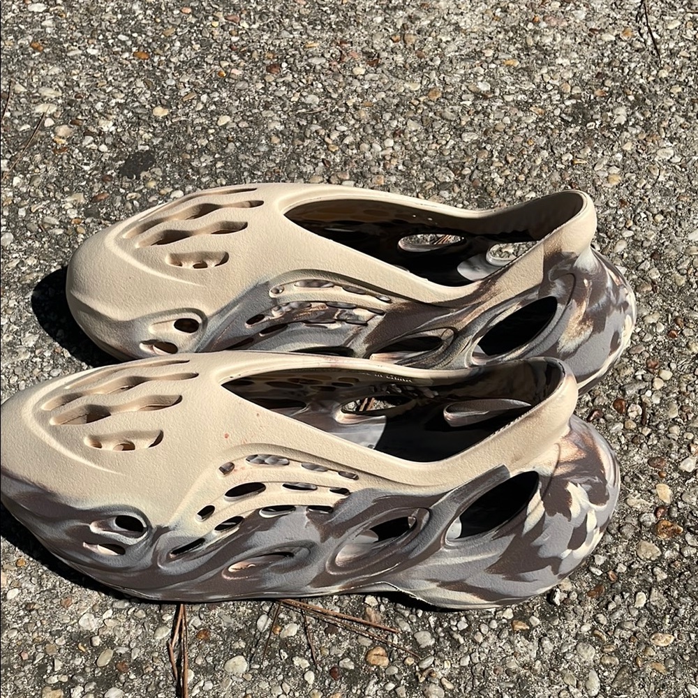 Yeezy Foam Runners size 11
